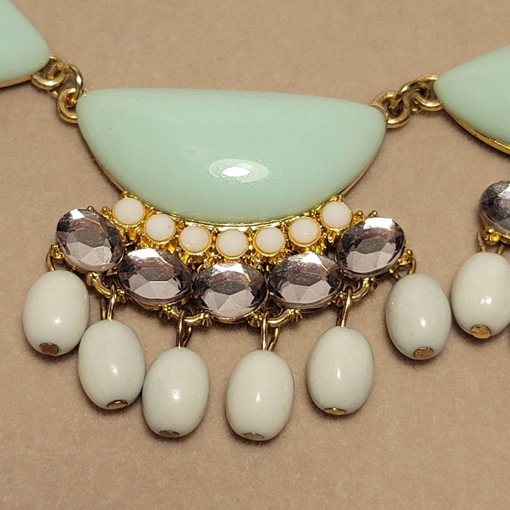 NY Mint Green Collar Necklace Gold-tone White Fringe Chunky Bib - Picture 10 of 10